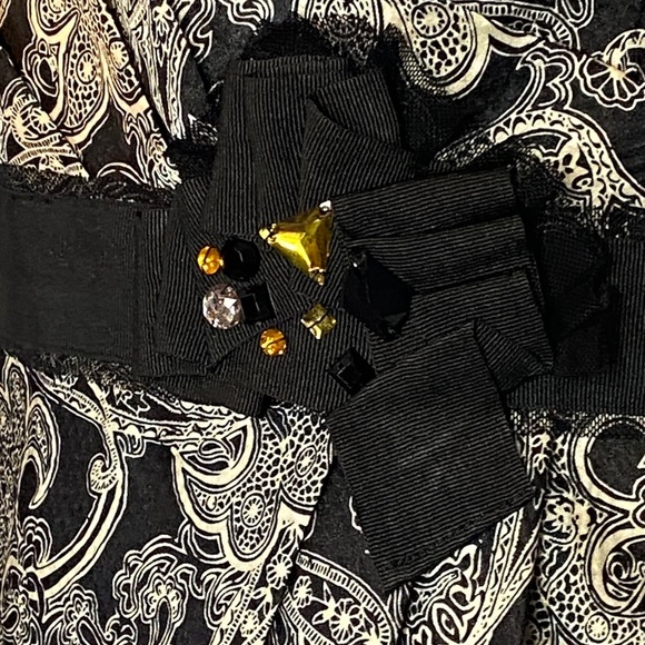 VNTG Y2K BCBG Black and Cream Silky Textured Paisley Mini Bubble Dress - Picture 5 of 8